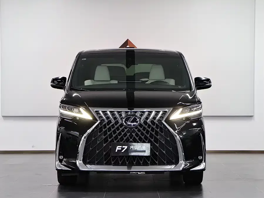 Lexus LM