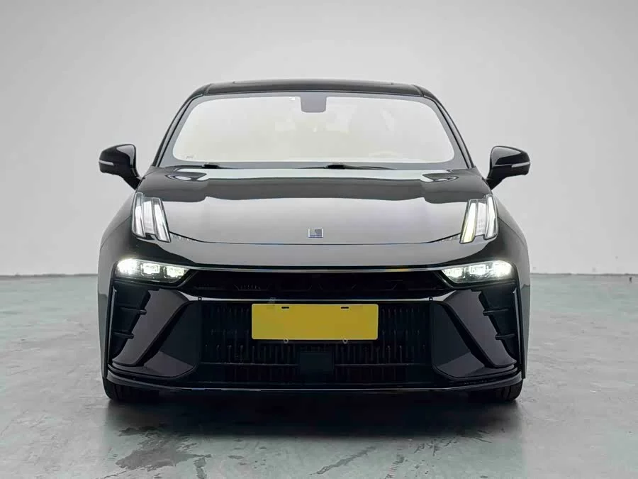 Lynk & Co 03