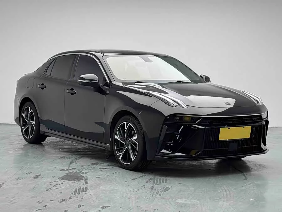 Lynk & Co 03