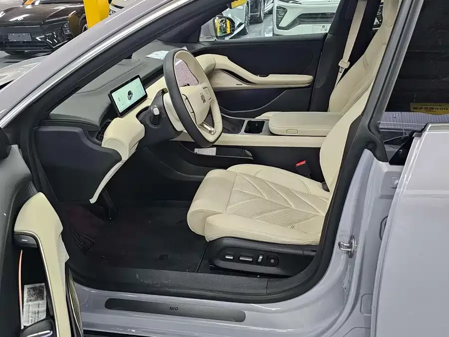 NIO ET5