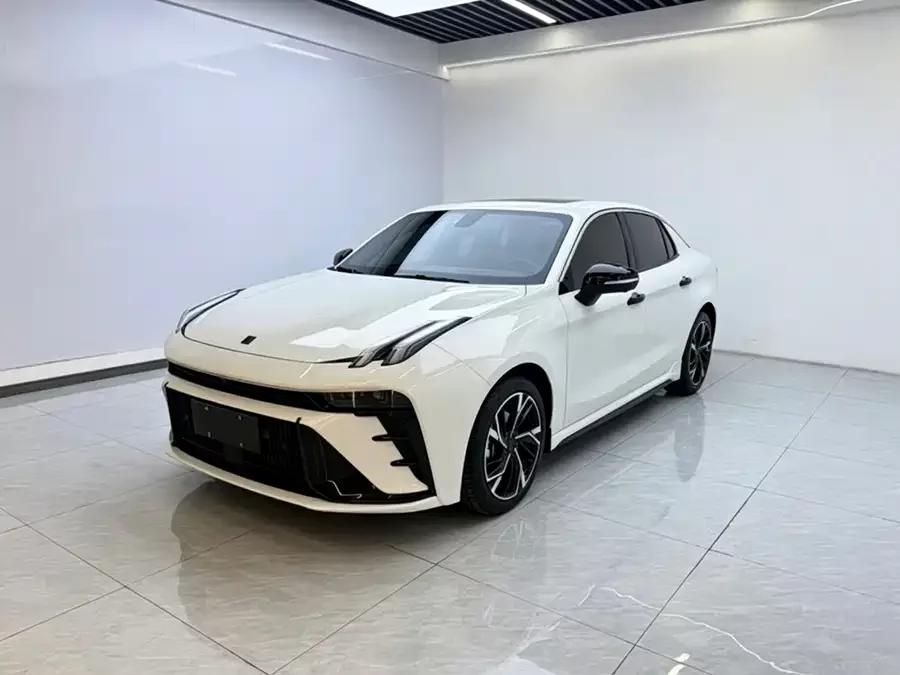 Lynk & Co 03
