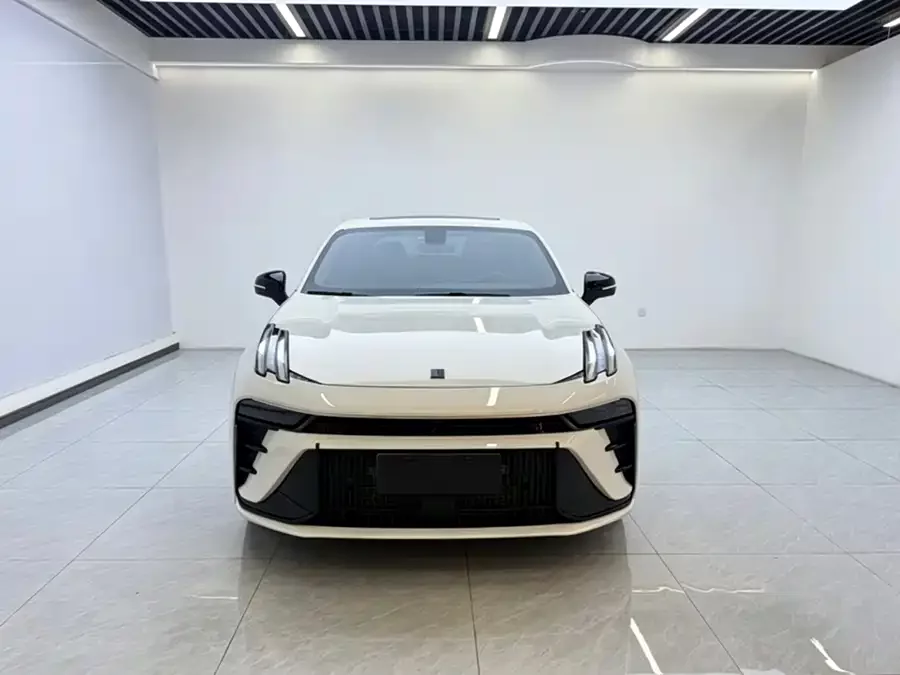Lynk & Co 03