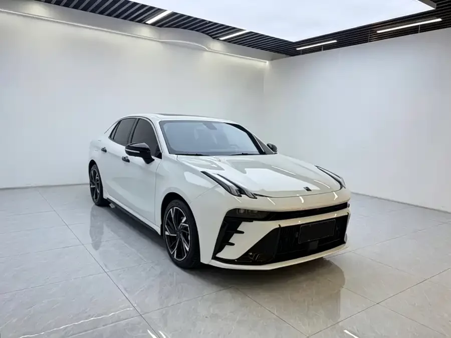 Lynk & Co 03