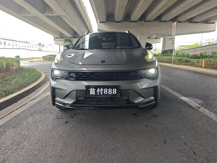 Lynk & Co 01