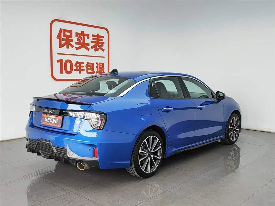 Lynk & Co 03