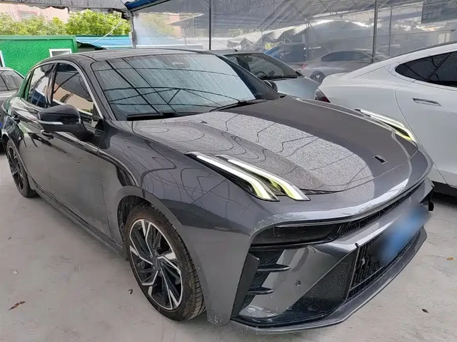 Lynk & Co 03
