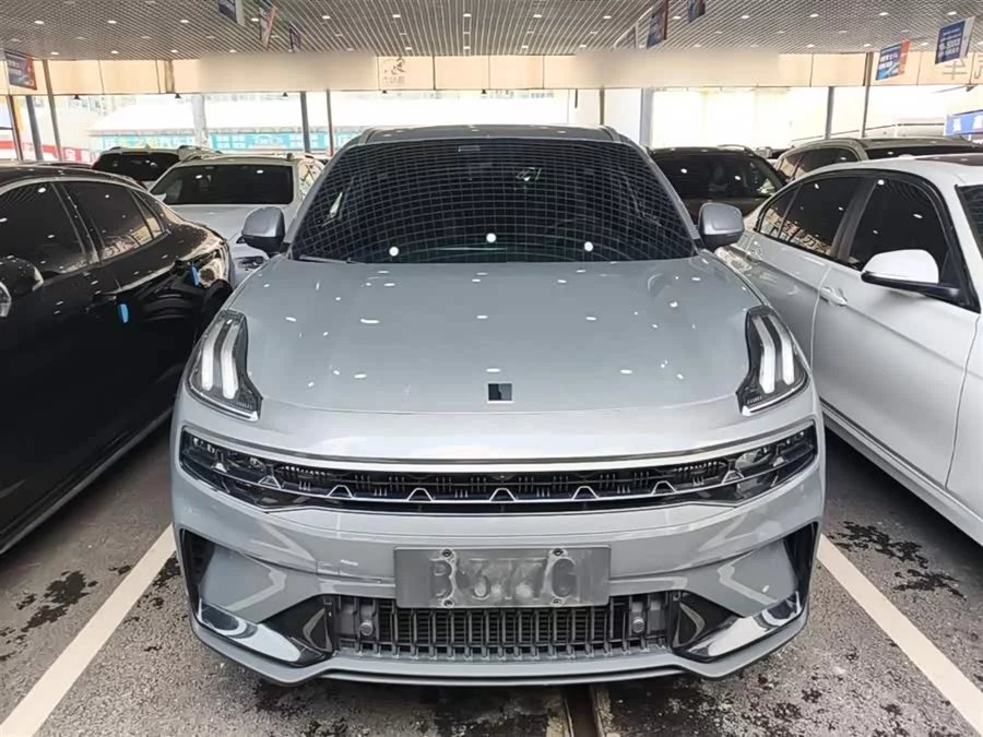 Lynk & Co 06