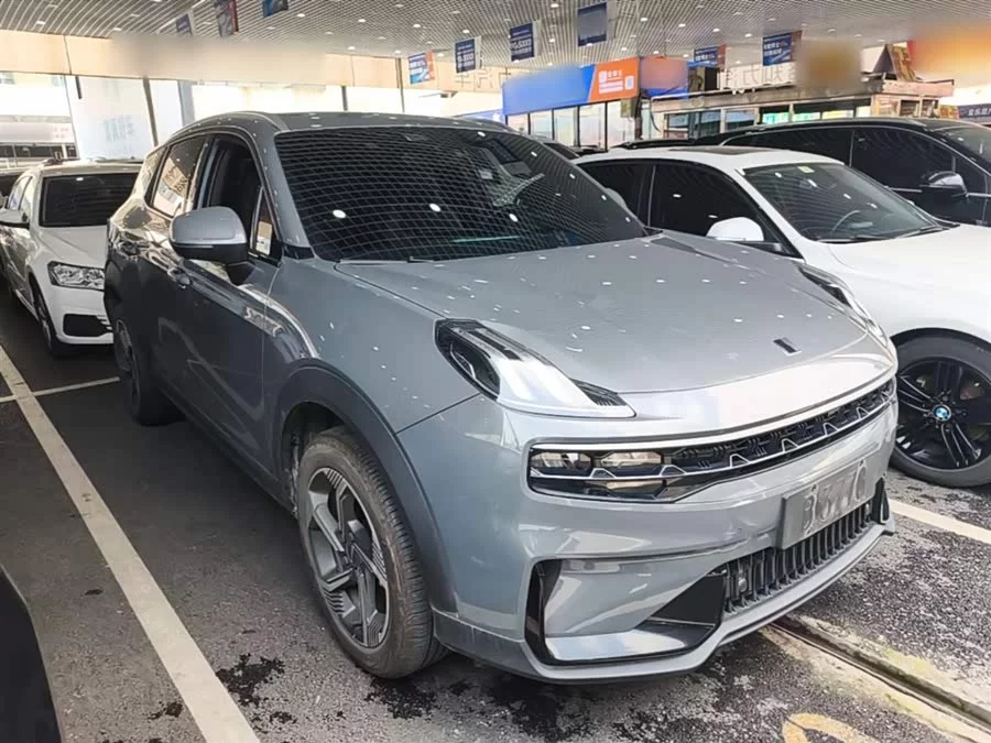 Lynk & Co 06