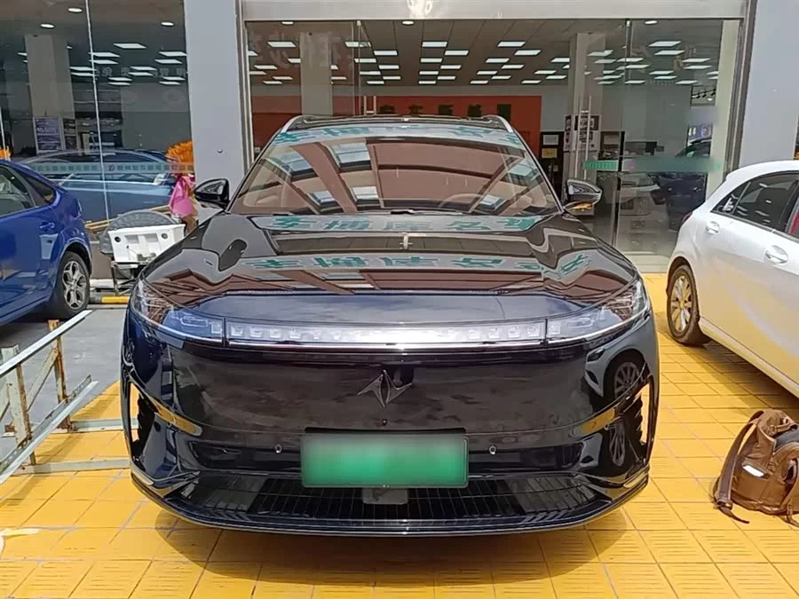 Dongfeng eπ008