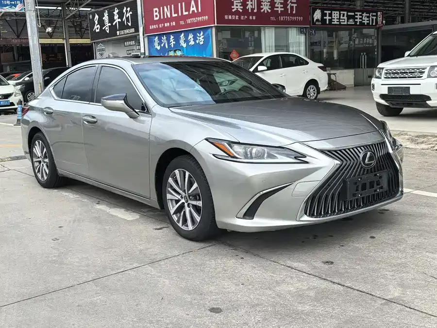Lexus ES
