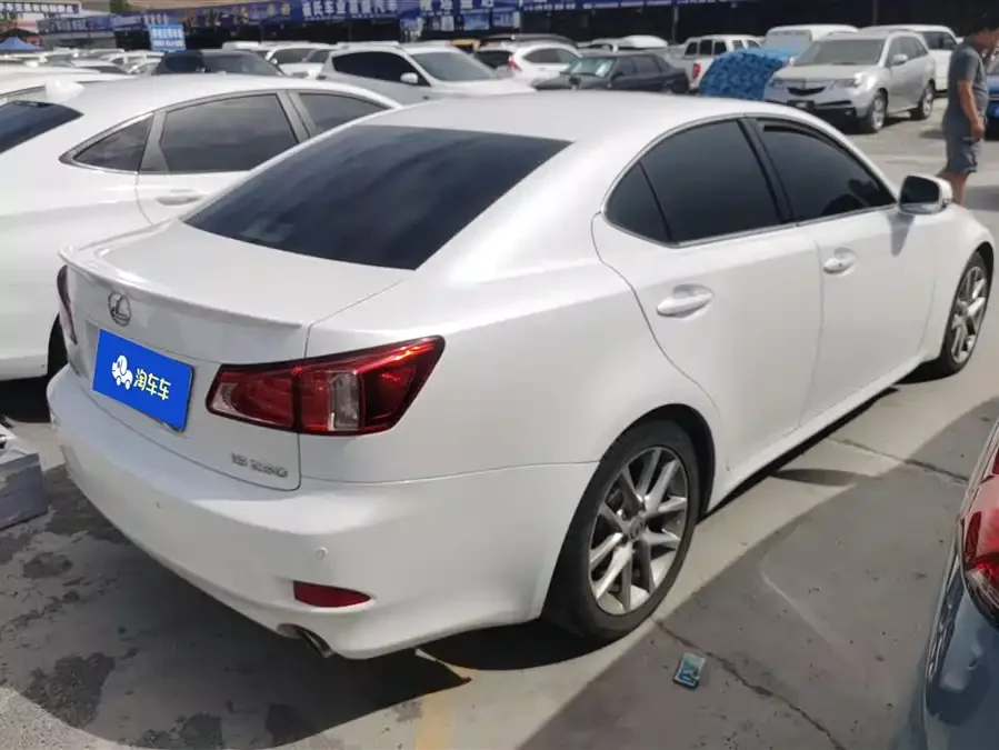 Lexus IS