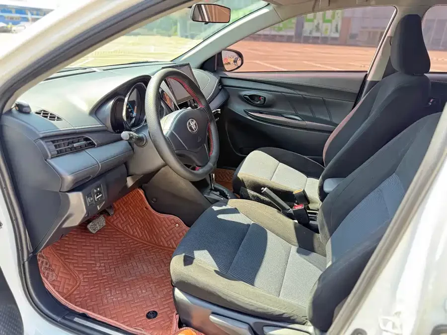 Toyota YARiS L