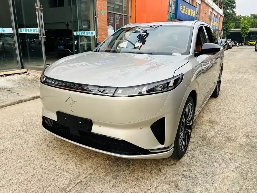 Dongfeng eπ008