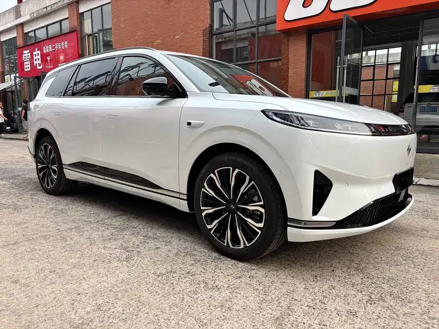 Dongfeng eπ008