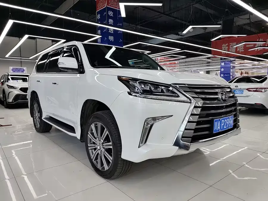 Lexus LX