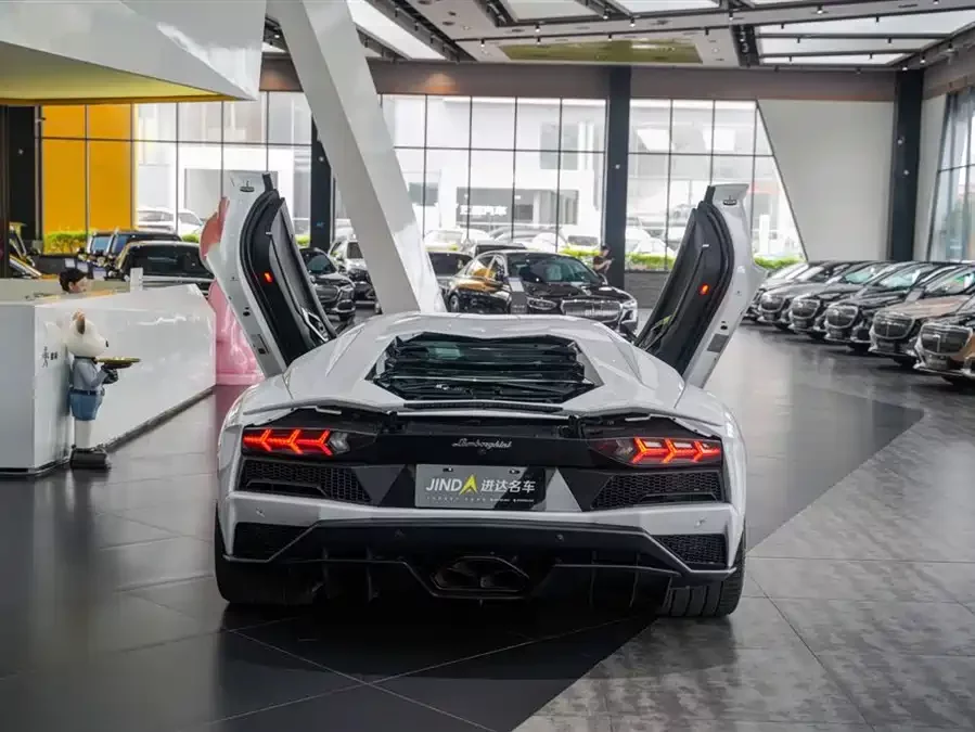 Lamborghini Aventador