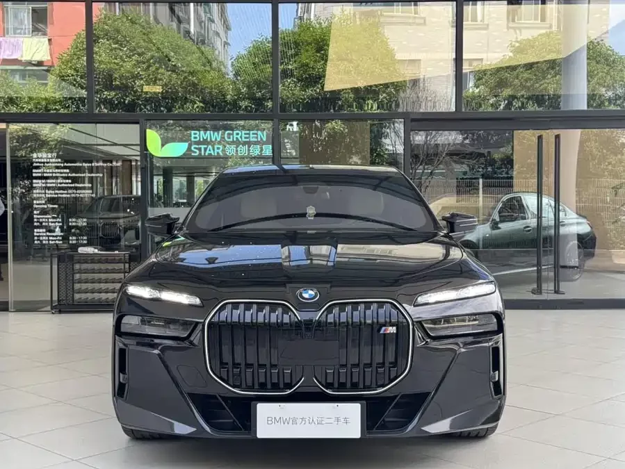 BMW i7 M70L