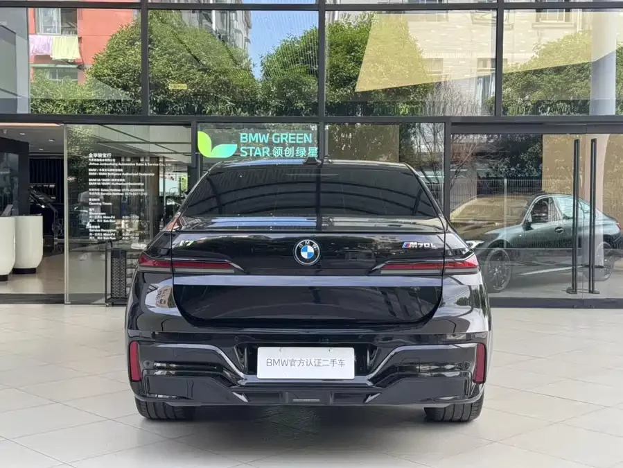 BMW i7 M70L