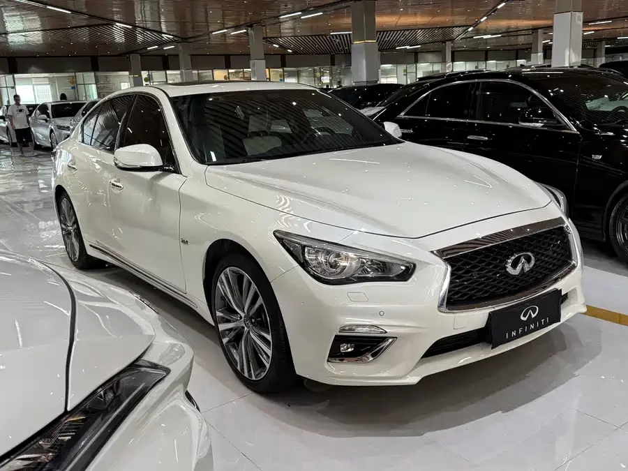 Infiniti Q50L