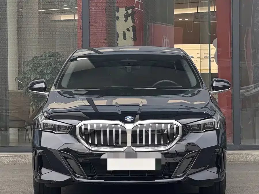 BMW i5