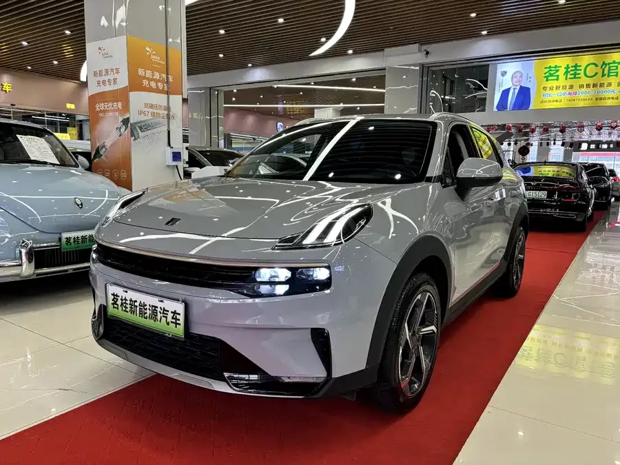 Lynk & Co 06 EM-P