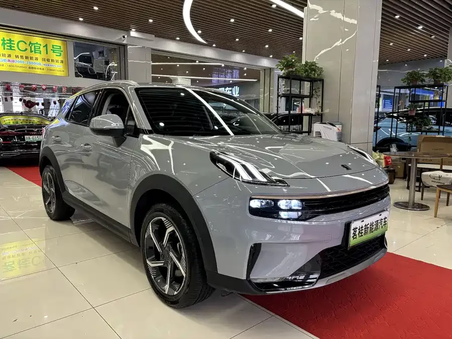 Lynk & Co 06 EM-P