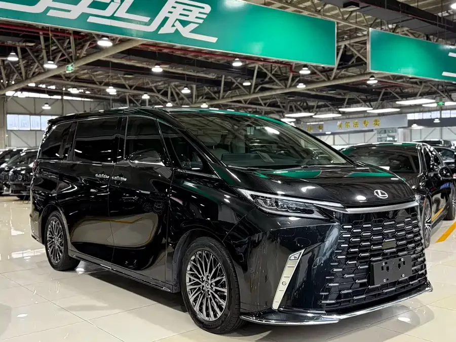 Lexus LM