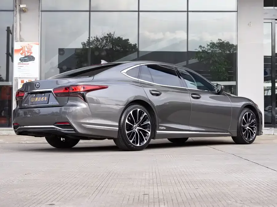 Lexus LS