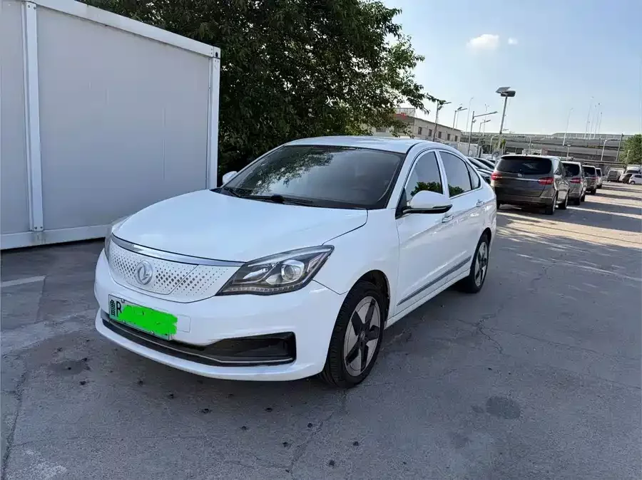 Dongfeng E70