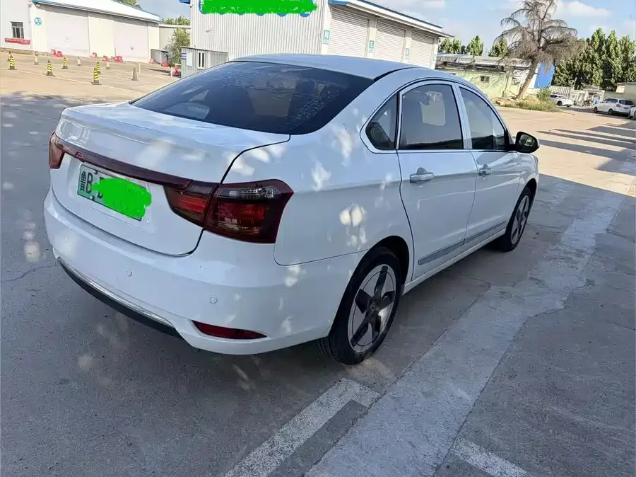 Dongfeng E70