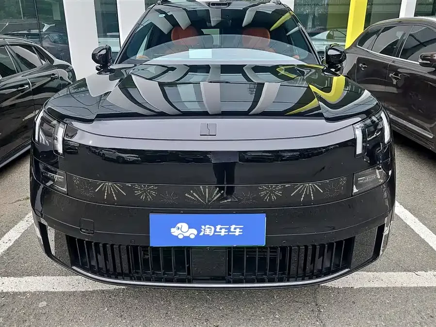 Lynk & Co 900