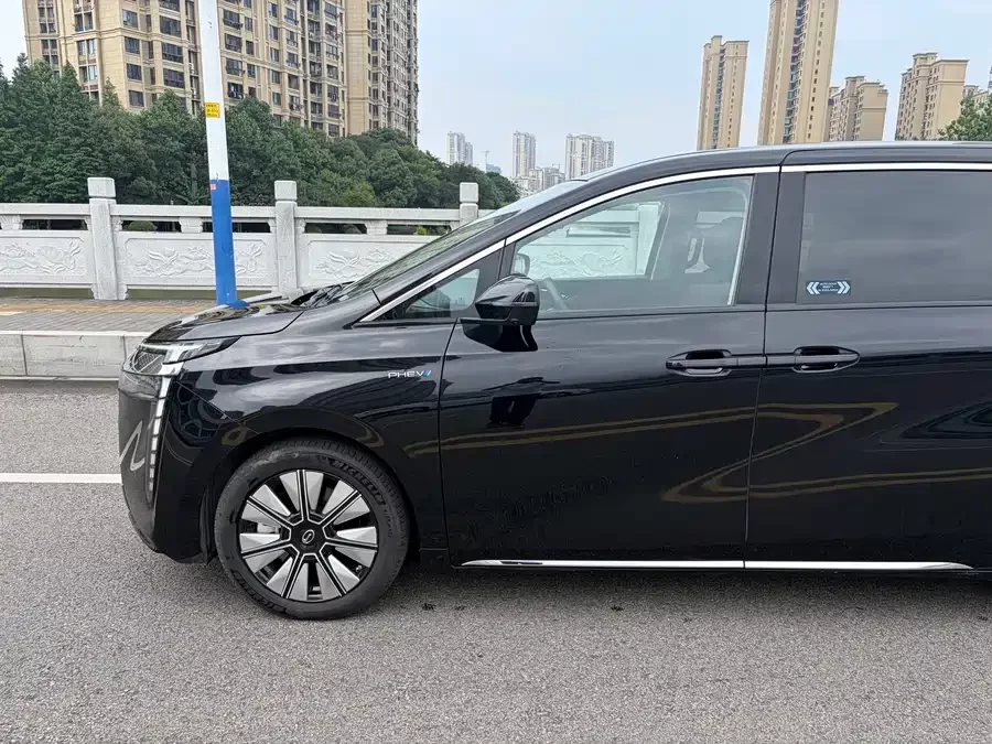 GAC Trumpchi E8 PHEV