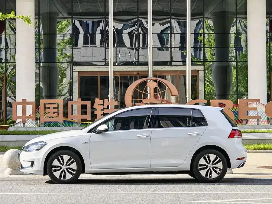 Volkswagen Golf (Pure Electric)