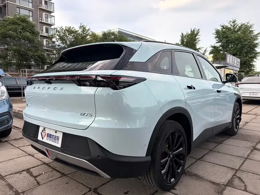 ARCFOX Alpha T5