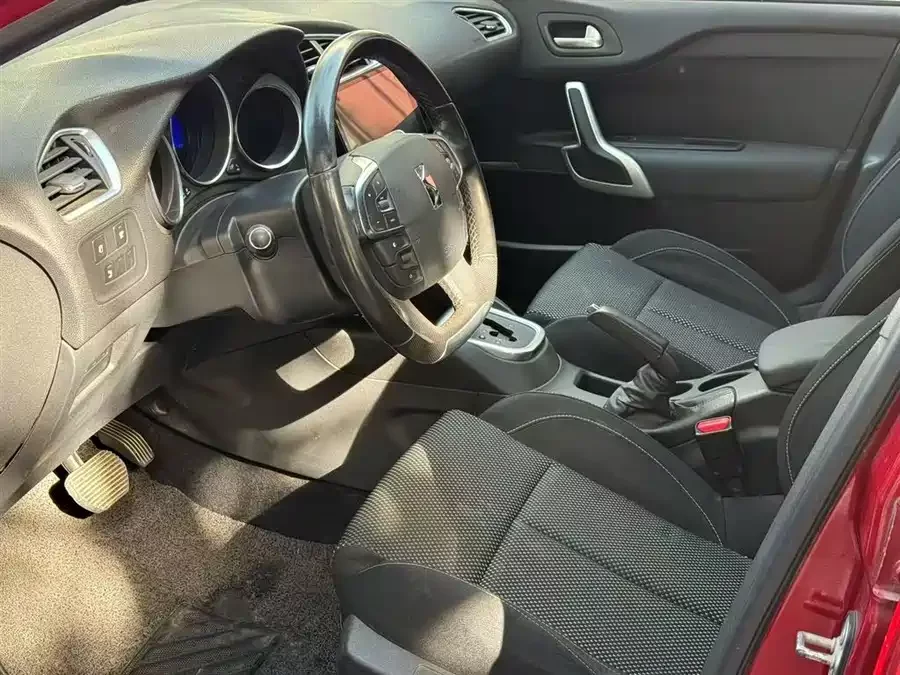 DS 4