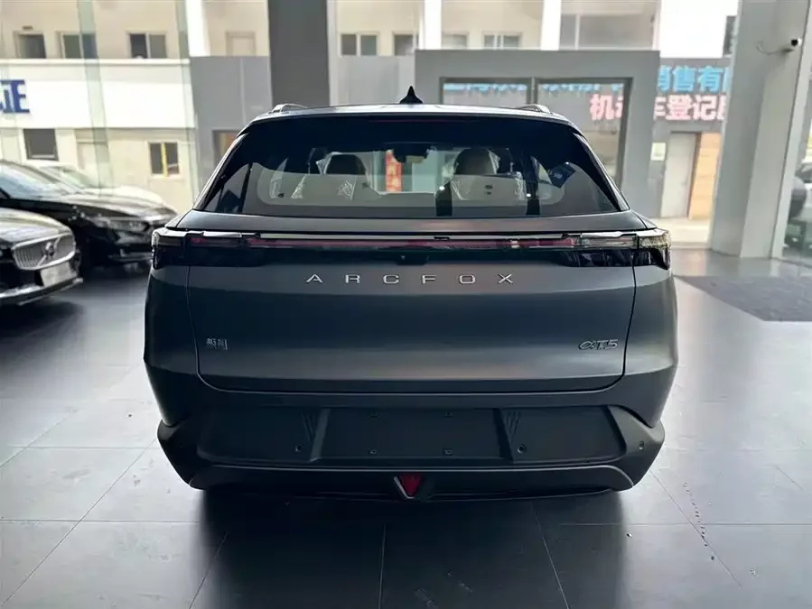 ARCFOX Alpha T5