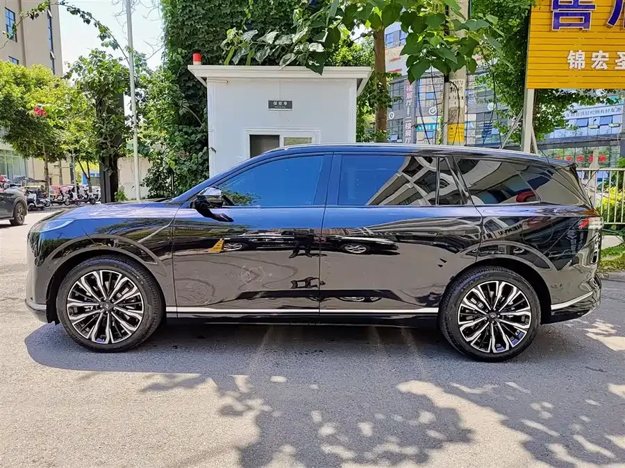 Dongfeng eπ008