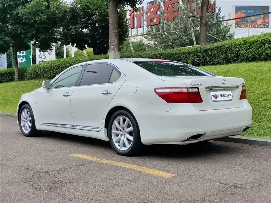 Lexus LS