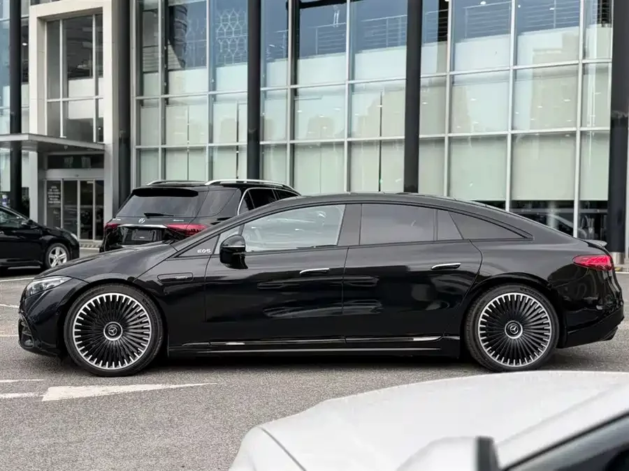 Mercedes Benz EQS AMG