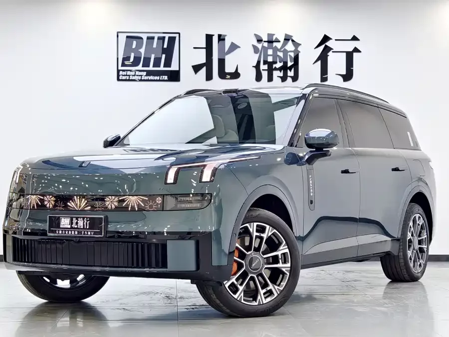 Lynk & Co 900