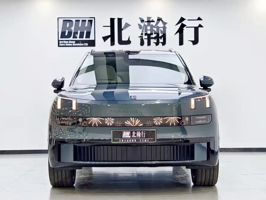 Lynk & Co 900