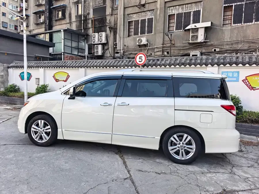 Nissan Quest