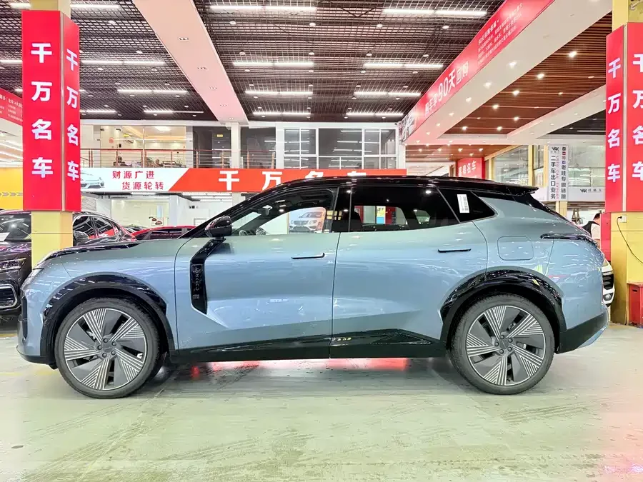 Lynk & Co 08 EM-P