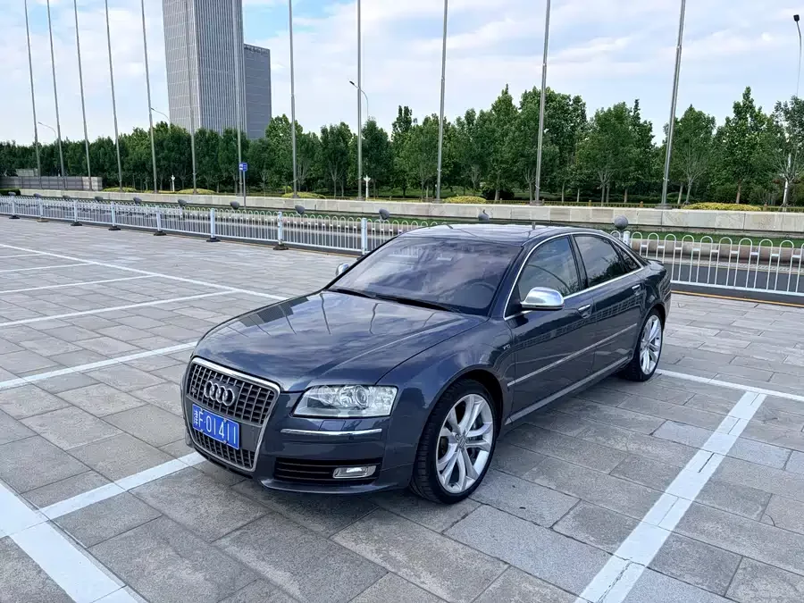 Audi S8