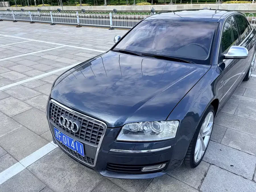 Audi S8