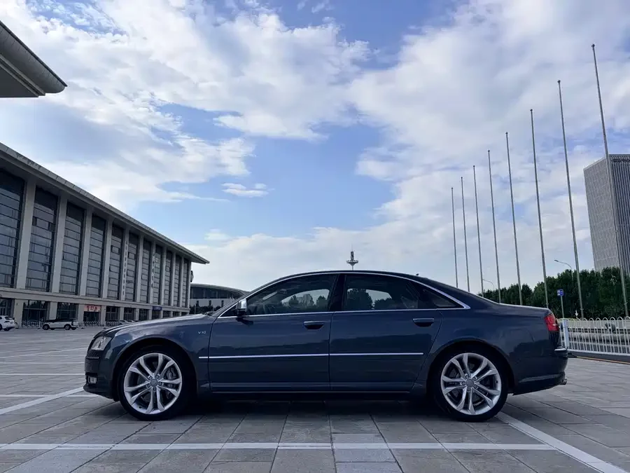Audi S8