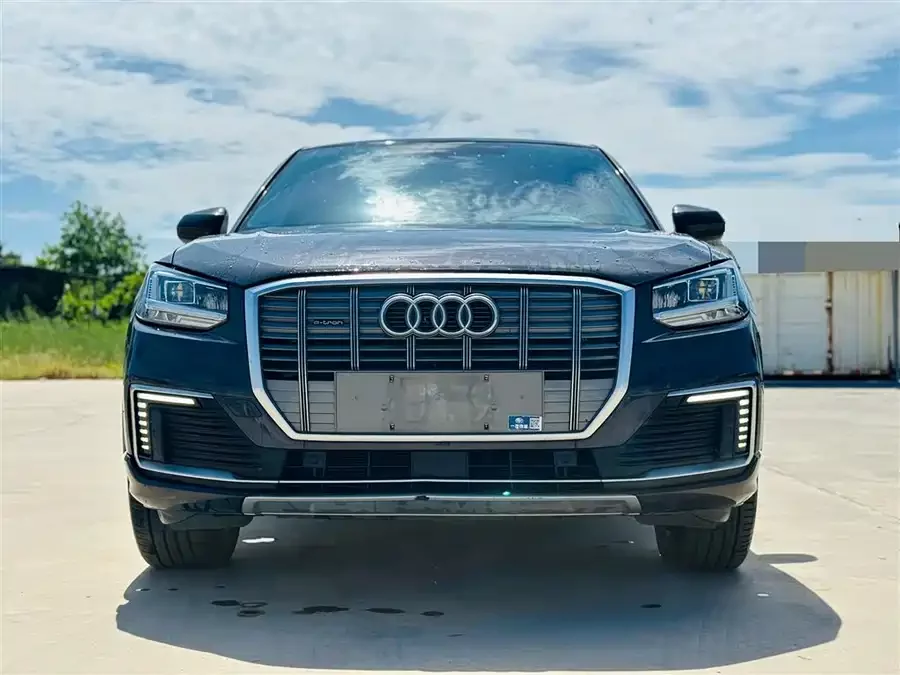 Audi Q2L e-tron