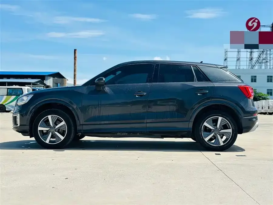Audi Q2L e-tron