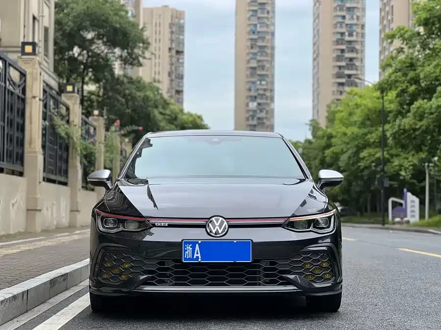 Volkswagen Golf GTI