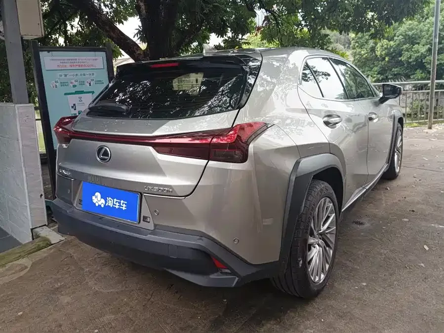 Lexus UX